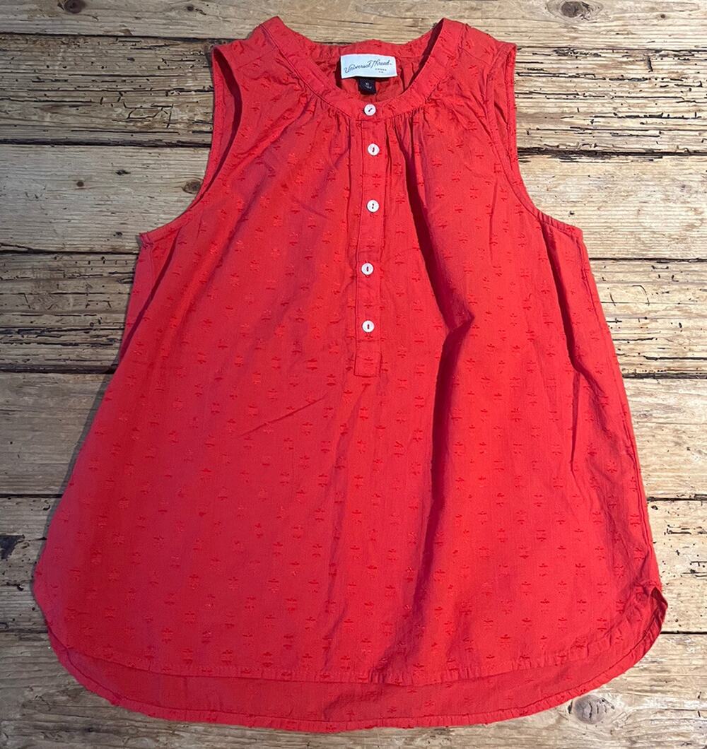 Universal Thread Womens Size XS Red Sleeveless 1/4 Button Up Blouse NWOT
